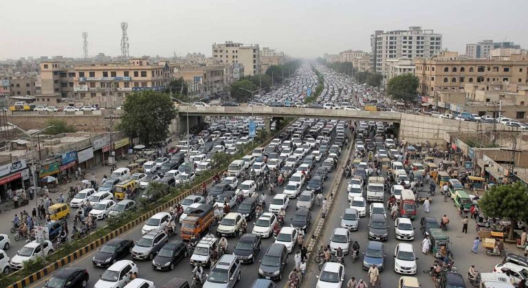 Gridlock Nation: “How Traffic Chaos Chokes Pakistan’s Major Cities and What Lies Ahead”
